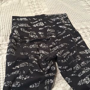 Like new Lululemon leggings size 6